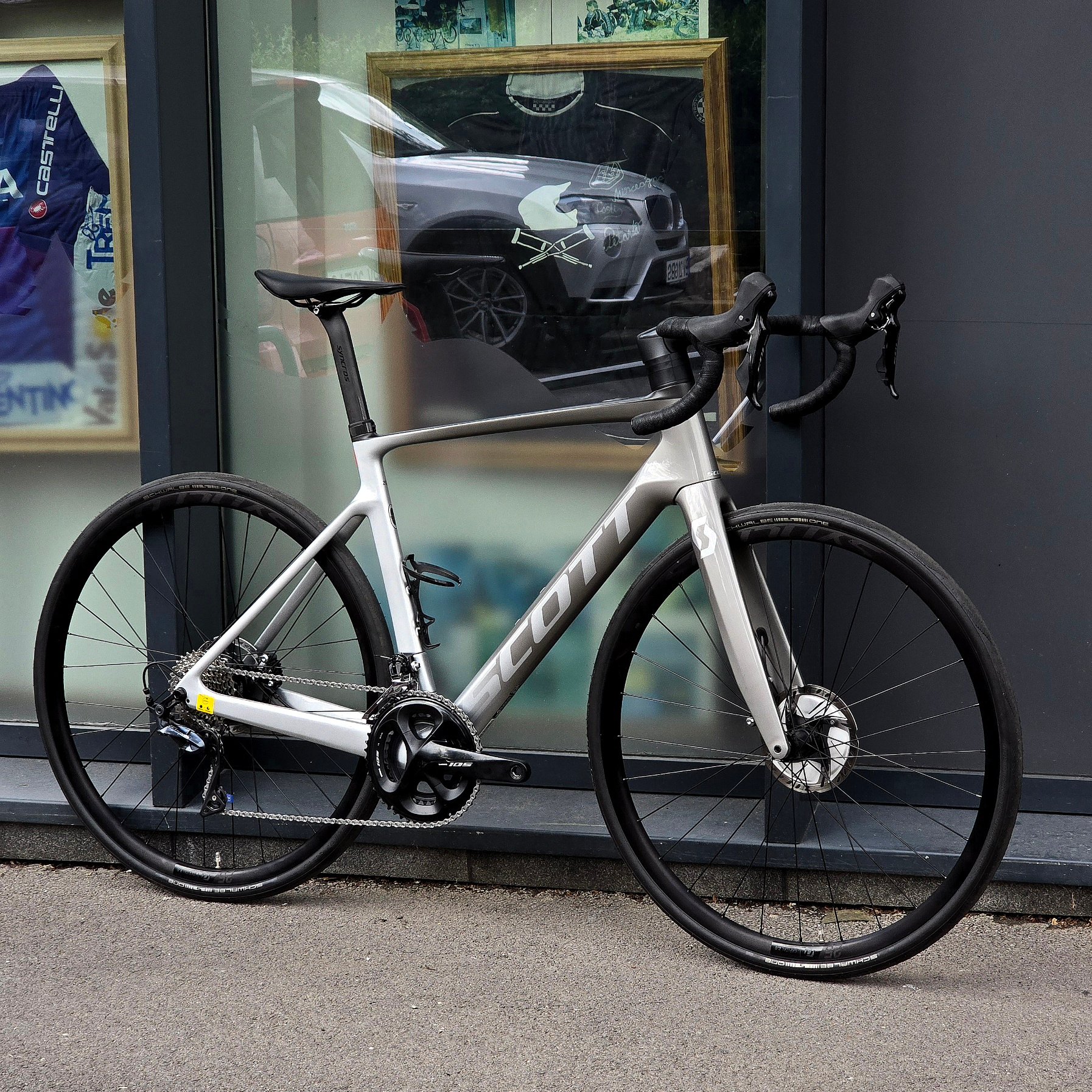 Bicicleta electrica Scott Addict eRIDE 20 Carbon 105 - PlayBike.ro