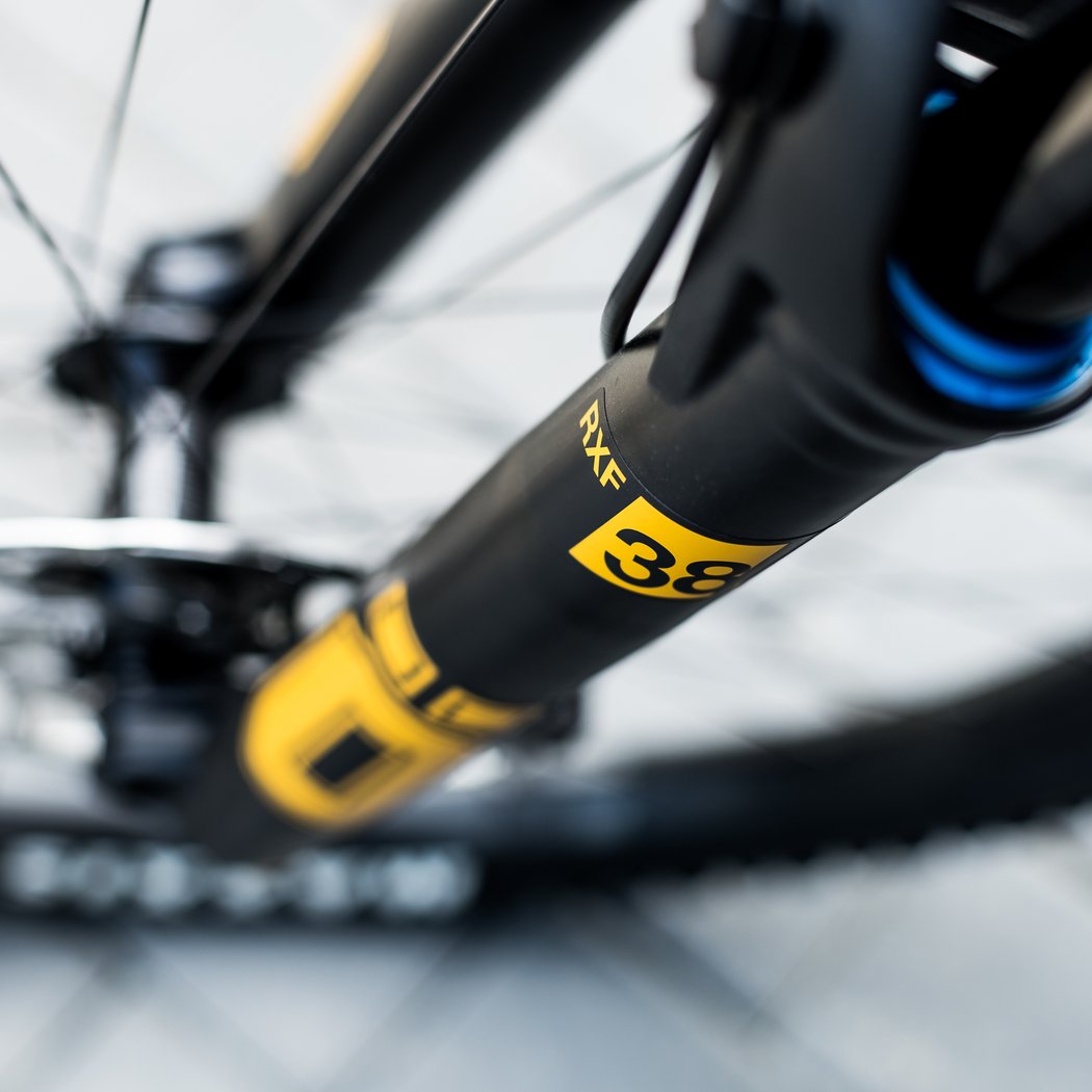 Bicicleta Mondraker Superfoxy Carbon RR 29